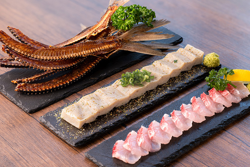 島海味kitchenシリウス おすすめメニュー 自家製トビウオせんべい、屋久島地魚かまぼこ、地魚刺身