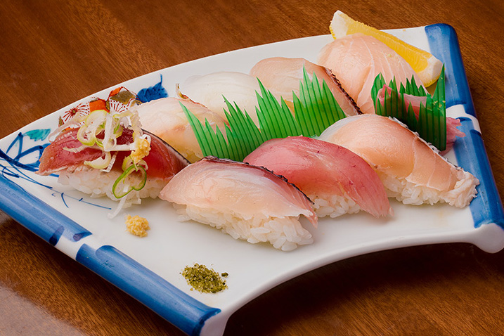 鮨居酒屋やしま おすすめメニュー 地魚にぎり