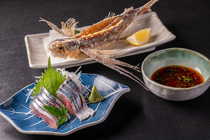 漁火 おすすめメニュー トビウオの唐揚げ・首折れサバの刺身